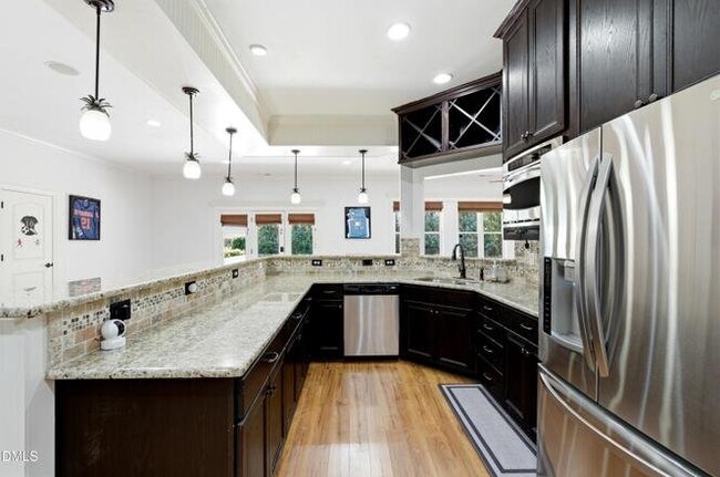 Building Photo - 2515 Village Manor Way