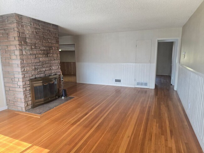 Building Photo - Spacious Single Family Home in Garden Grove for Lease