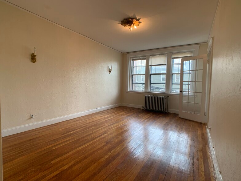 Building Photo - 1945 Commonwealth Ave