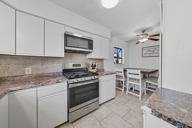 Building Photo - 439 Pompano St