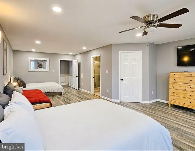 Building Photo - 1214 N King St