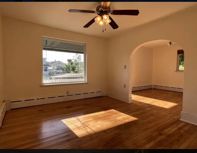 Living room - 420 Silver St