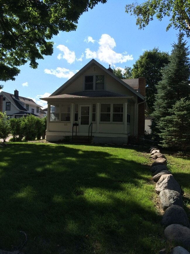 Primary Photo - Wayzata Home walking distance to Lake.