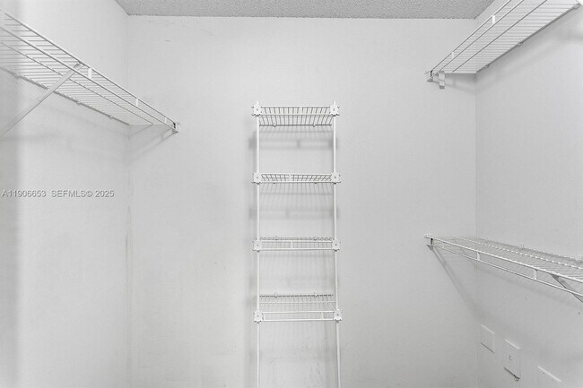 Building Photo - 4852 N State Rd 7