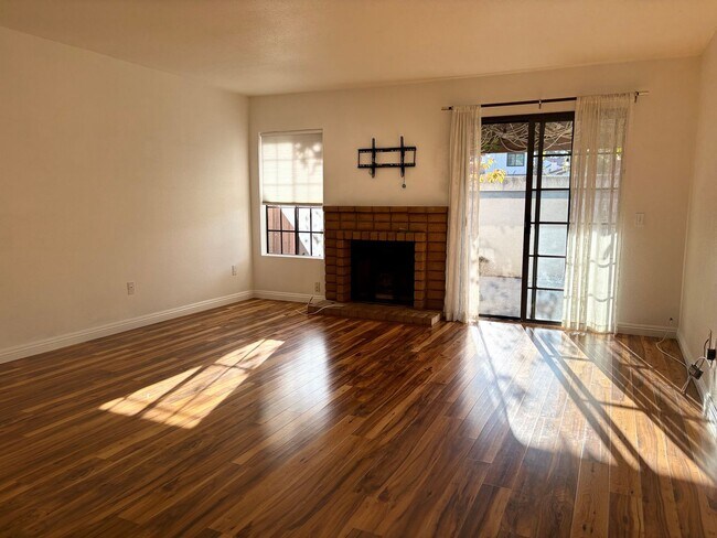 Building Photo - Spacious 3 bedrooms 3 full baths home in C...