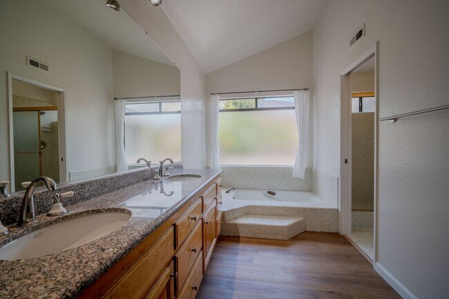 Building Photo - Fountain Valley Family home