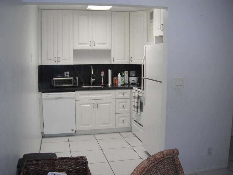 Building Photo - 4169 SW 67th Ave