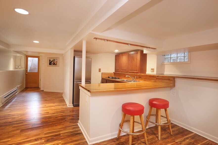 Downstairs Kitchenette - 1655 S Corona St