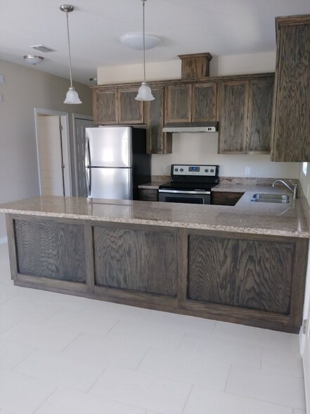 Primary Photo - 210 Fig Dr
