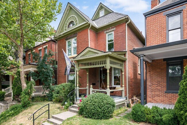 Primary Photo - 856 Summit St