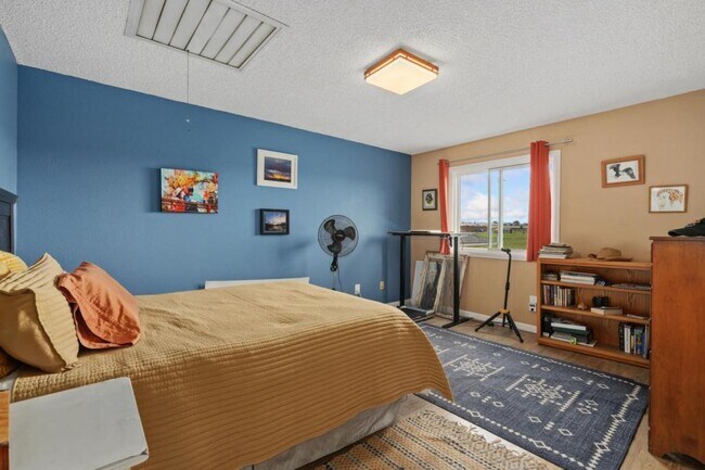 Building Photo - 569 S Edinburgh Dr