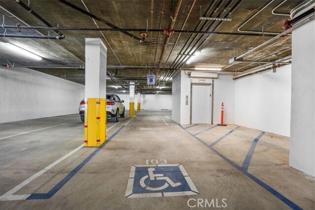 Building Photo - 89 N Grand Oaks Ave