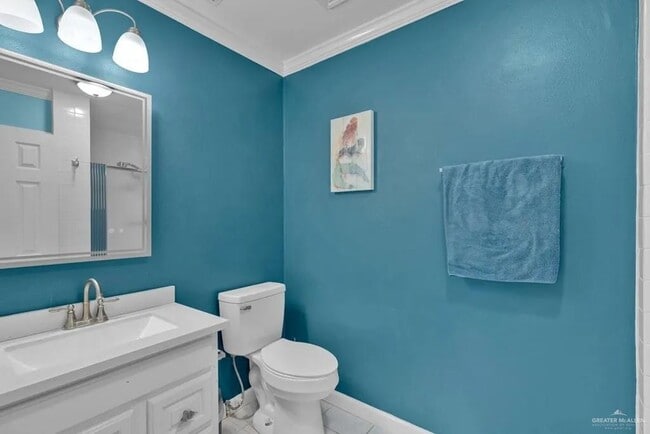 Building Photo - 19 W Gardenia St