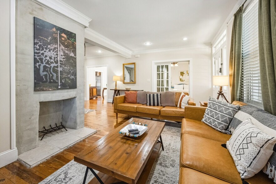 Primary Photo - 220 Cleland St