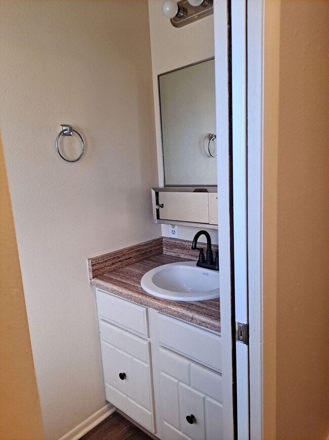 Building Photo - 936-10 Molello   #25-27 Villa Drive