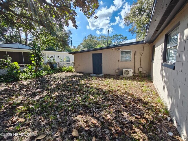 Building Photo - 2921 Mansion Rd