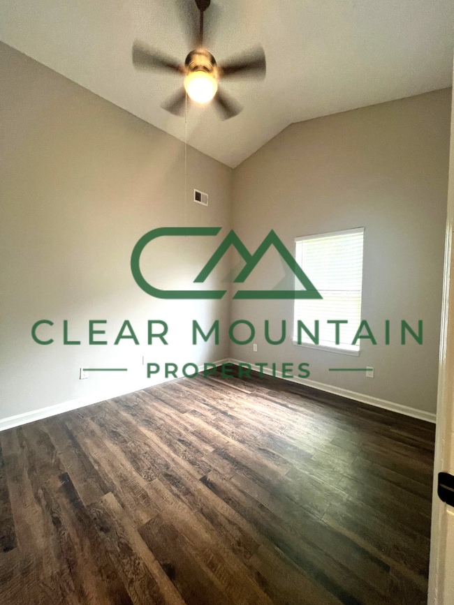 Building Photo - WINTER IS COMING! REDUCED RENT - $1799