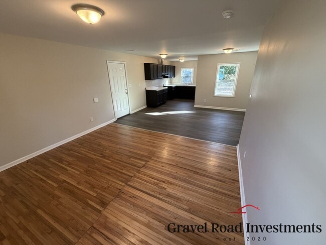 Building Photo - Cozy 3 Bedroom