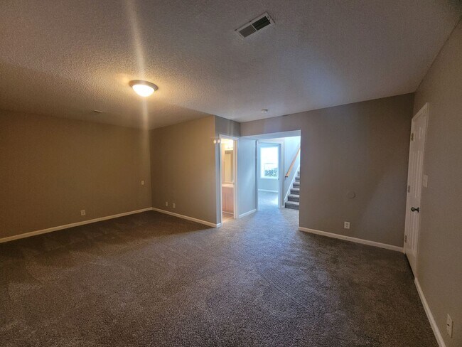 Building Photo - $1900 - 4 Beds 3 Bath + Bonus Room w/ Massive Fenced Yard