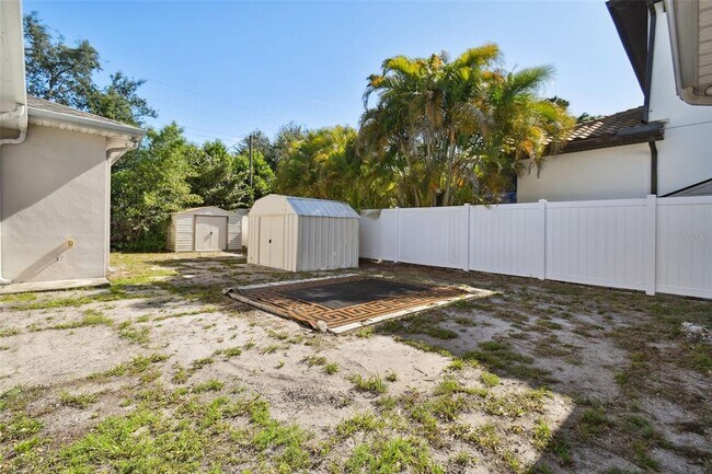 Building Photo - 4002 W Mullen Ave
