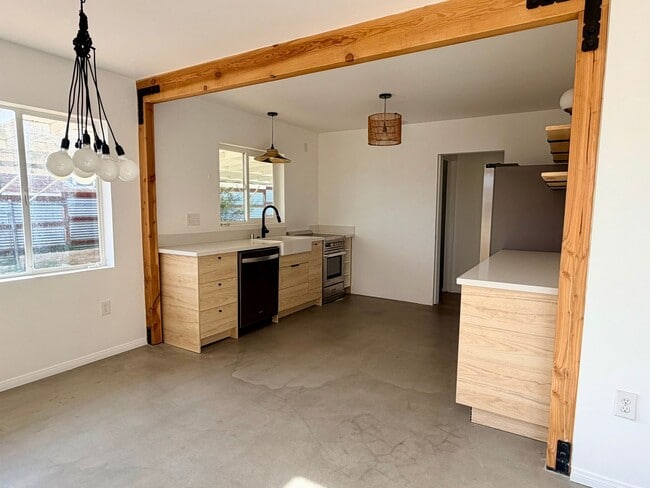 Building Photo - Modern 3-Bedroom Desert Bungalow with Stunning Views – Unfurnished - Price reflects MOVE IN SPECI...