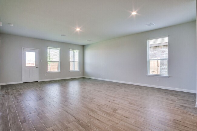 Building Photo - Gorgeous New Build Home in Ft. Worth - Cro...