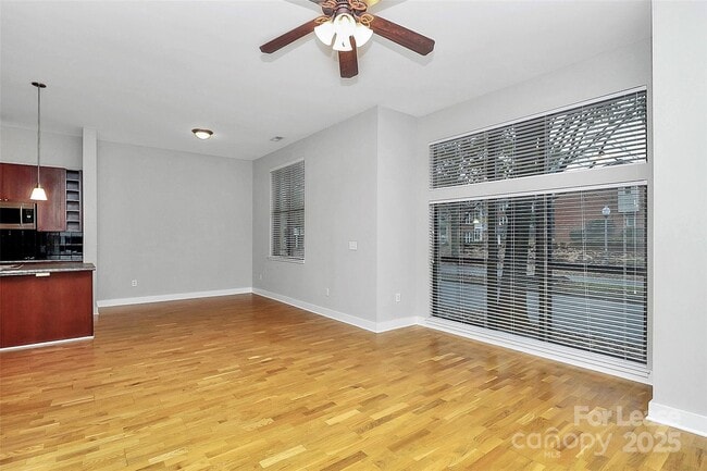 Building Photo - 712 N Davidson St