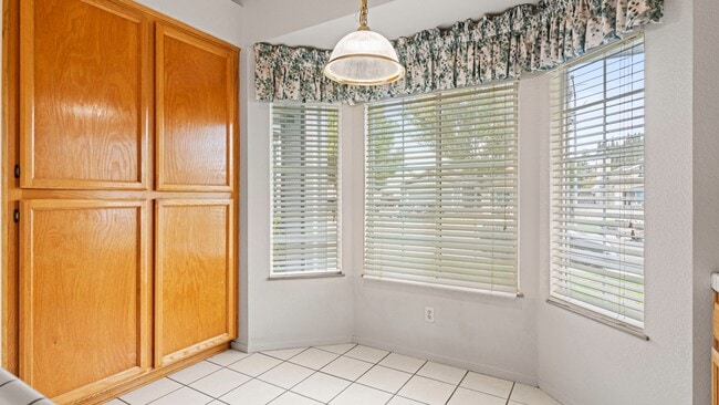 Building Photo - Charming 3 bedroom home in Pheasant Run