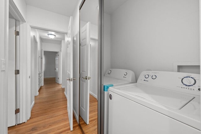 Building Photo - Dual private outdoor spaces!