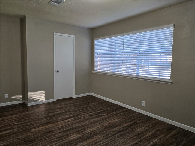 Building Photo - 2623 Fern Hill Dr