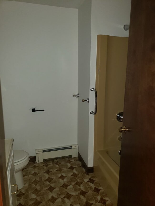 Building Photo - 3-Bedroom Ranch Rental – Year-Round, Utilities Included