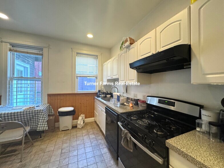 Primary Photo - 37 Hillside St