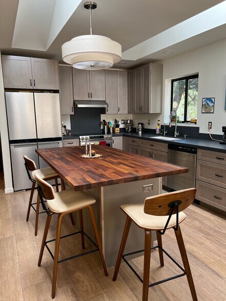 Kitchen - 1926 White Cloud Ln