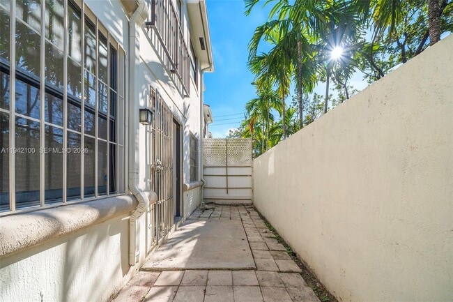 Building Photo - 1730 Thomas St