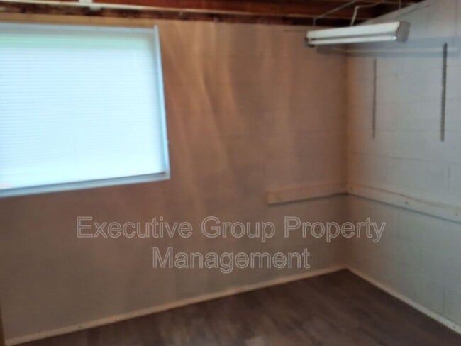 Building Photo - 511 Smith Ave