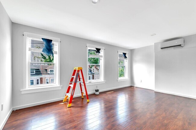 Building Photo - 442 W Hanover St