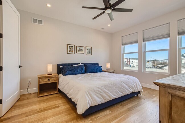 Building Photo - New Build 3 BDR Townhome in Highlands