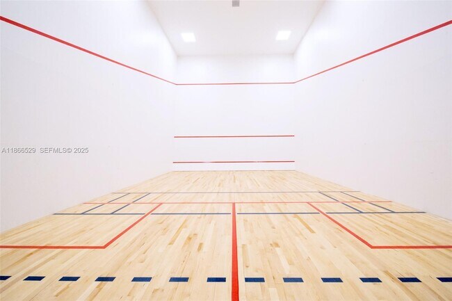 Building Photo - 1010 Brickell Ave