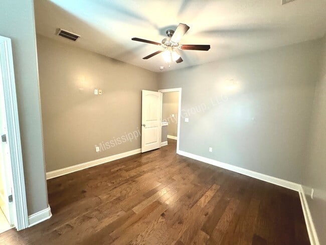 Building Photo - 4BD/4.5BA FOR RENT