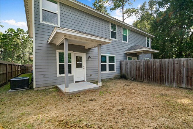 Building Photo - 2702-2704 Appian Wy