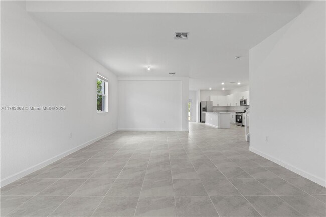 Building Photo - 2912 SE 23rd Ave