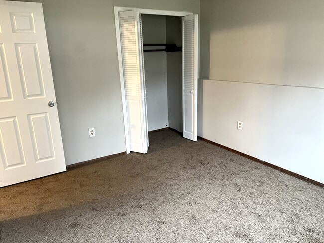 Building Photo - 6390 Firethorn Ave