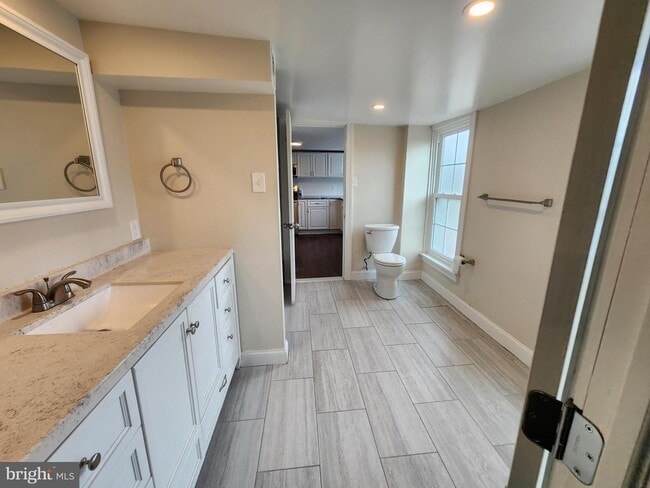 Building Photo - 129 Shearer St