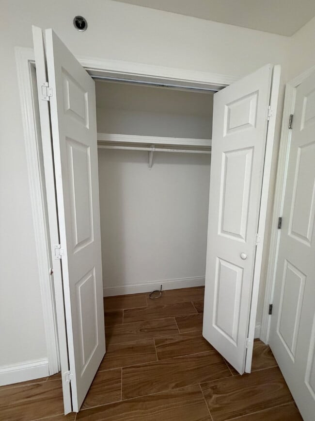 Building Photo - Last 2BR unit at Green Oaks