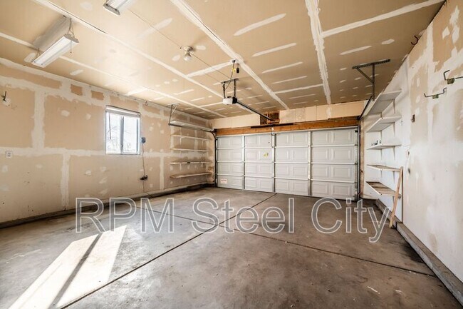 Building Photo - 4645 Ridge Dr