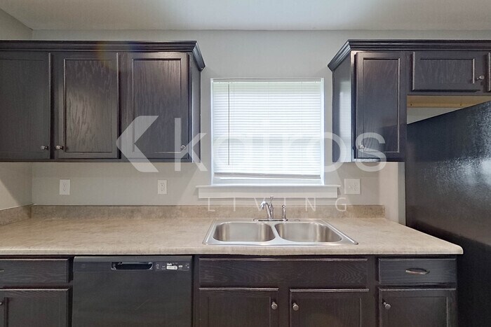 Building Photo - 855 Maple Trce