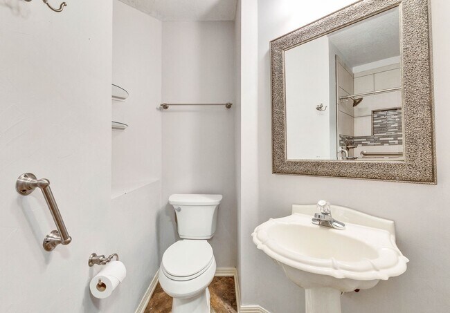 Building Photo - Beautiful Home in Shady Hollows Available ...