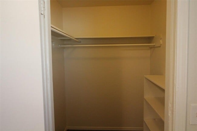 Building Photo - 112 NE 12th St