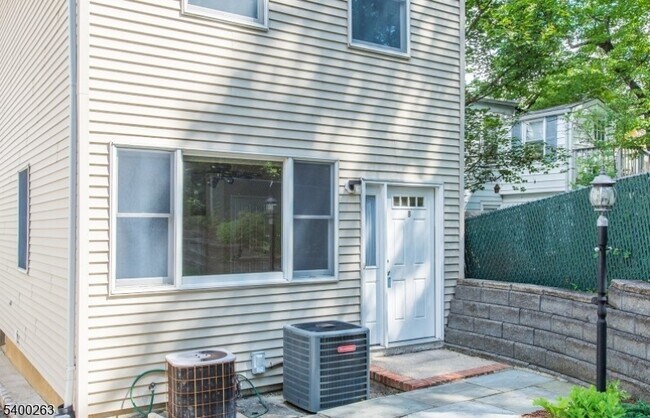 Building Photo - 46 Phoenix Ave