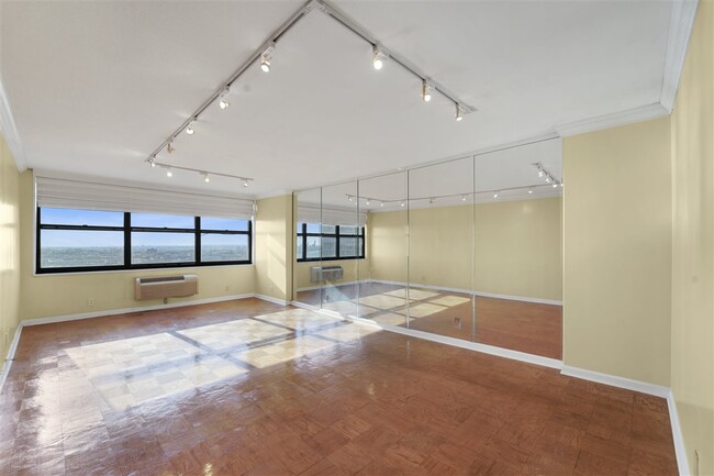 Building Photo - 7004 JFK Blvd E